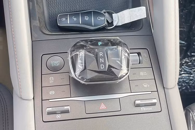 Nhờ đó, thời gian sạc pin của BYD Atto 2 từ 10% lên 80% rút ngắn xuống còn 37 phút. Trong khi đó, thời gian sạc đầy pin bằng bộ sạc chậm AC 11 kW gắn tường rơi vào khoảng 5,5 giờ.