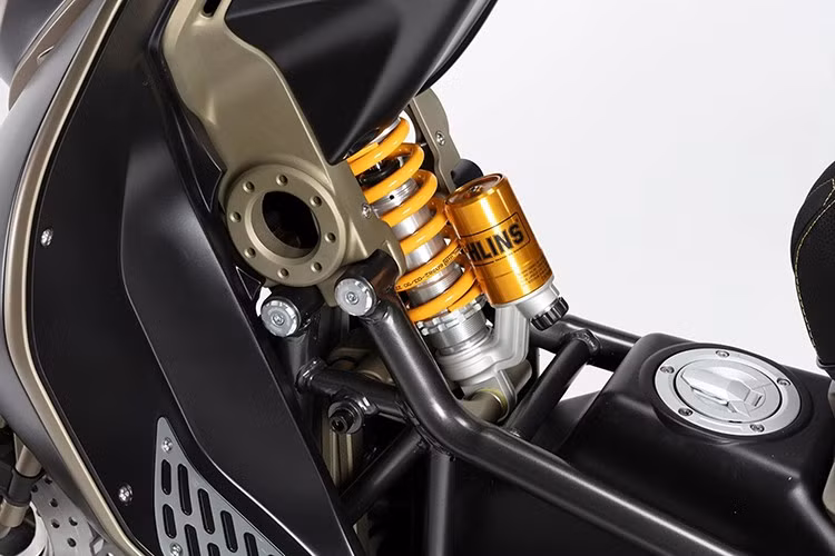 Italjet Roadster 400 được trang bị động cơ xi-lanh đơn, dung tích 394 cc, làm mát bằng chất lỏng, cho công suất cực đại 31 kW (41,5 mã lực) tại 7.500 vòng/phút và mô-men xoắn 41,2 Nm tại 6.000 vòng/phút. Trọng lượng khô chỉ 151 kg, rất nhẹ so với sức mạnh mà xe mang lại, và chắc chắn sẽ giúp xe có khả năng vận hành ấn tượng trên đường.