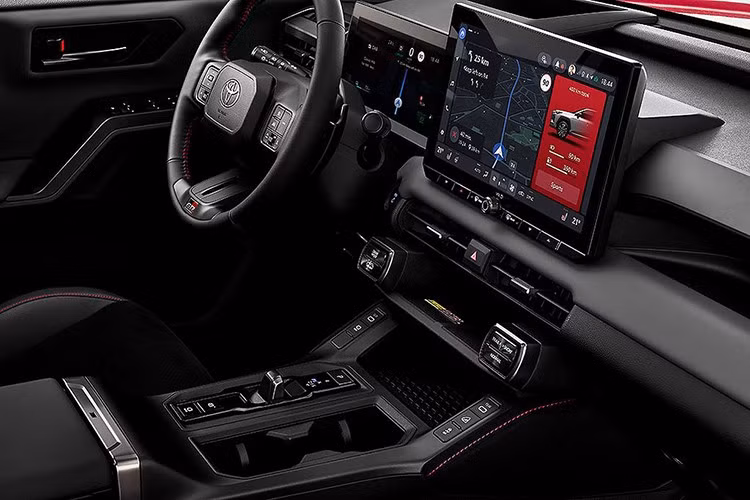 Bên cạnh đó, Toyota cũng chính thức đưa phiên bản RAV4 Plug-in Hybrid (PHEV) vào thị trường Úc, với ba biến thể. XSE 2WD khởi điểm ở mức 58.840 AUD (38.400 USD), trong khi XSE AWD và GR Sport AWD có giá lần lượt 63.340 AUD (41.300 USD) và 66.340 AUD (43.300 USD).