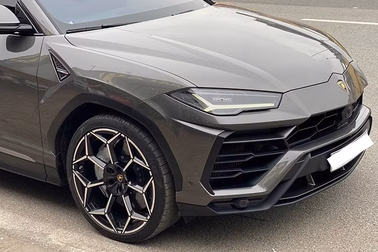 Trước khi nhanh chóng chốt đơn chiếc siêu SUV Lamborghini Urus đời 2022 đã qua sử dụng này, đại gia Hà Nội chủ nhân mới của chiếc xe trải nghiệm qua nhiều siêu xe, xe thể thao.