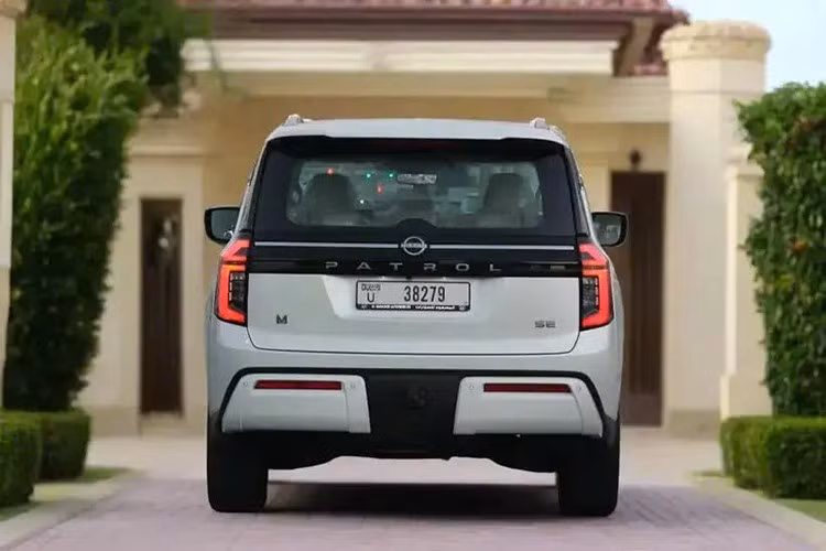 Với người dân UAE, chiếc SUV Nhật Bản không chỉ là cỗ máy, mà là một phần di sản sống, gợi nhớ đến thời kỳ đất nước còn nghèo khó nhưng đoàn kết và mạnh mẽ. Sức hút của Nissan Patrol vì thế vượt ra ngoài phạm vi thương mại. Nó đại diện cho cách sống bền bỉ, trung thành và tinh thần cộng đồng quan trọng hơn mọi hào nhoáng vật chất.
