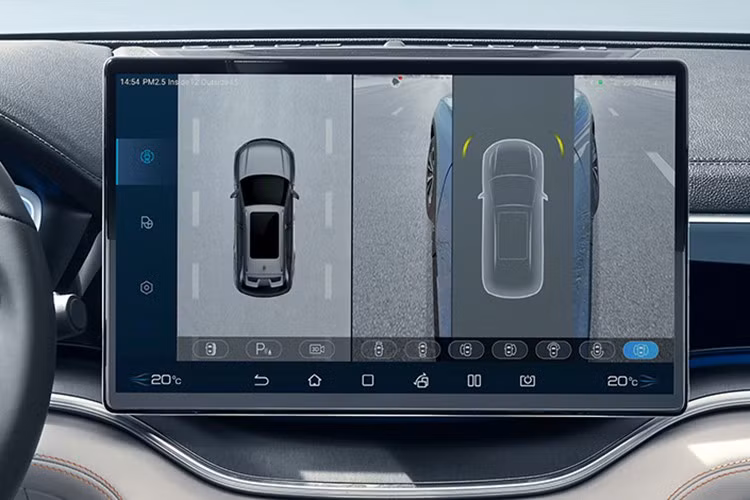 Đặc biệt, xe được trang bị hộp lạnh/ấm trung tâm có thể điều chỉnh từ -6°C đến 50°C, cùng ghế trước massage, mang đến trải nghiệm cao cấp tương đương các dòng SUV hạng sang.