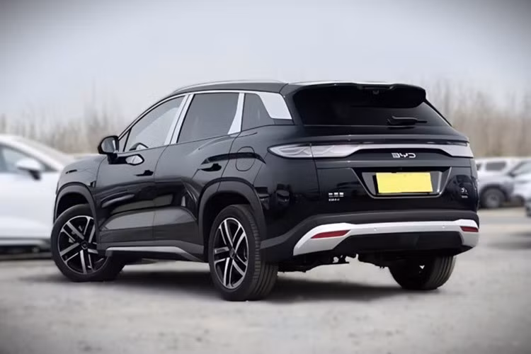 Kết hợp cùng động cơ điện 160kW, xe đạt mức tiêu thụ nhiên liệu chỉ 3,4L/100km theo chuẩn NEDC. Tổng quãng đường di chuyển kết hợp có thể đạt tới 1.630km.