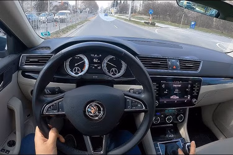 Kết quả tiêu thụ đạt 2,33 lít/100 km, tương đương 2.831 km với đúng một bình 66 lít đủ để ghi tên vào sách Guinness thế giới. Sau khi lập kỷ lục, Miko chia sẻ phương pháp lái giúp đạt mức tiêu hao cực thấp: lái xe khi đã nghỉ đủ giấc để duy trì sự ổn định...