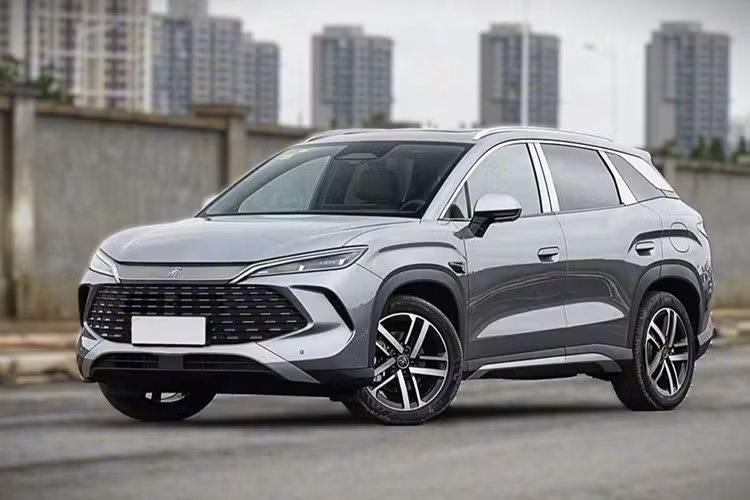 Ngoài ra, xe còn tích hợp hệ thống hỗ trợ người lái Tian Shen Eye C, công nghệ tự phát triển của BYD, hướng tới khả năng hỗ trợ lái bán tự động trong tương lai.