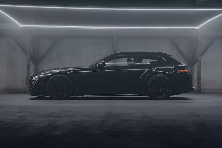 Brabus Rocket GTS sở hữu nhiều chi tiết sợi carbon, một số tấm ốp thân xe được chế tạo từ hư không, bộ body kit táo bạo với chắn bùn mở rộng, ốp sườn xe hầm hố, nắp capo thông gió, hốc gió thể thao ở cản trước, và đuôi xe được độ lại với cặp cánh gió, cửa hậu, bộ khuếch tán gió lớn và bốn ống xả tròn.