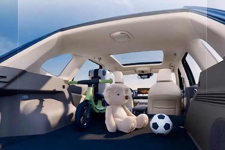 H6L được trang bị hai tùy chọn động cơ tăng áp gồm: 1.5L tăng áp công suất 181 mã lực và 2.0L tăng áp công suất 235 mã lực. Cả hai đều đi kèm hộp số tự động, hướng tới trải nghiệm vận hành êm ái và linh hoạt. Mức tiêu thụ nhiên liệu chi tiết sẽ được công bố gần thời điểm ra mắt chính thức.