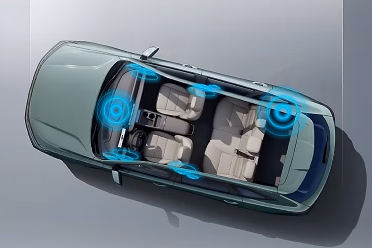 Việc ra mắt H6L cho thấy Haval đang khôi phục chiến lược đặt tên dòng “H”, vốn từng là biểu tượng của hãng trong phân khúc SUV đô thị. Chữ “L” trong tên gọi biểu trưng cho thân xe dài hơn và không gian rộng rãi hơn, giúp H6L bổ sung chứ không thay thế mẫu H6 hiện tại.