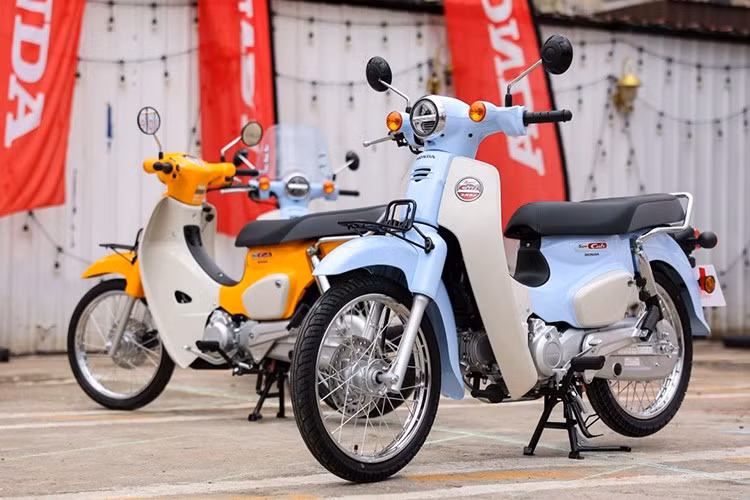 Tâm điểm chương trình là bản đặc biệt Super Cub Fujisan Limited Edition - mẫu xe được Honda chế tác riêng để tri ân quê hương Nhật Bản, lấy cảm hứng từ ngọn núi Phú Sĩ.