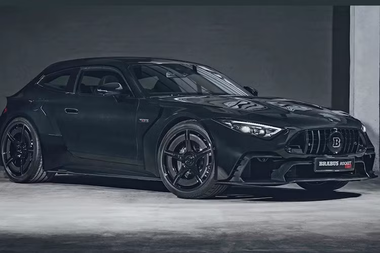 Một năm trước, Brabus đã gây chấn động giới độ xe với một dự án độ xe cực đỉnh mang tên Rocket GTS, dự án được phát triển từ xe Mercedes-AMG SL. Mẫu xe này về cơ bản là một chiếc xe độ đặc biệt được chế tạo theo phong cách hiện đại, mạnh mẽ và có mức giá lên đến 1 triệu đô.
