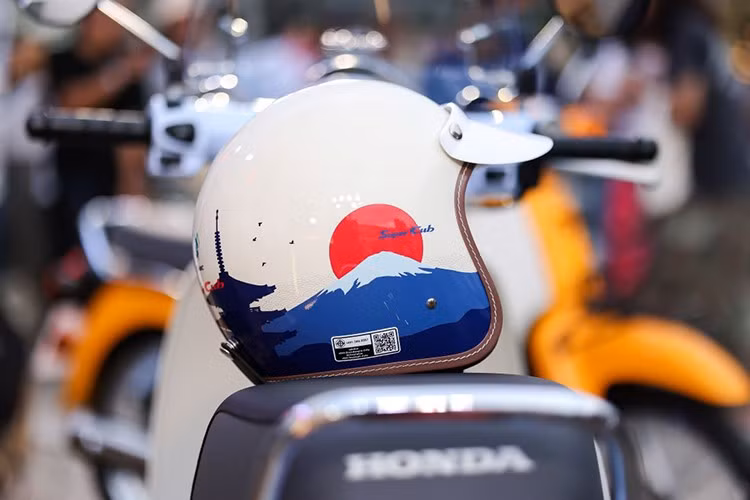 Cung cấp sức mạnh cho Super Cub Fujisan Limited Edition là động cơ 110cc, 4 kỳ, SOHC, làm mát bằng không khí, cho công suất 9,1 mã lực và mô-men xoắn cực đại 9,3 Nm.