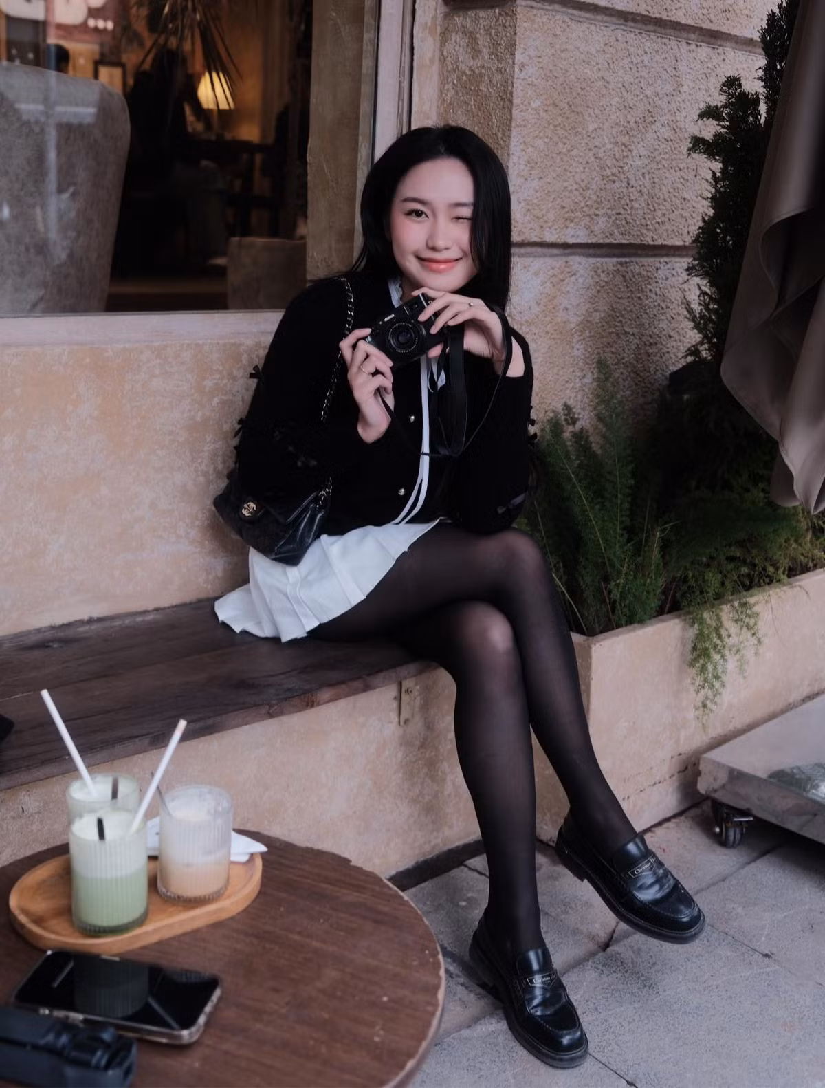 Tạm gác lại ồn ào "dao kéo" chưa có lời giải chính thức, có thể thấy Doãn Hải My hiện đang tận hưởng cuộc sống hôn nhân viên mãn bên Đoàn Văn Hậu.