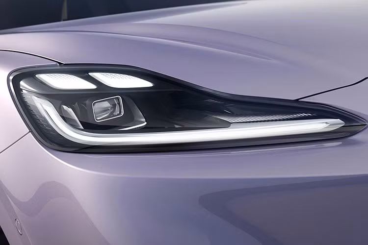 Mẫu xe hatchback điện MG4 EV 2025 mới sở hữu kích thước tổng thể dài 4.395 mm, rộng 1.842 mm, cao 1.551 mm và chiều dài cơ sở đạt 2.750 mm.