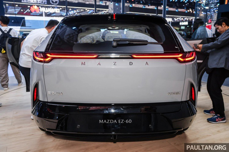 Để tăng độ cứng thân xe và đảm bảo an toàn, Mazda EZ-60 được trang bị thép cường độ cao 2.000 MPa, cùng cấu trúc gia cường thân xe với 7 thanh ngang và 5 thanh dọc. Xe cũng được trang bị gói công nghệ an toàn chủ động (ADAS) giúp phục vụ tối đa cho tài xế.