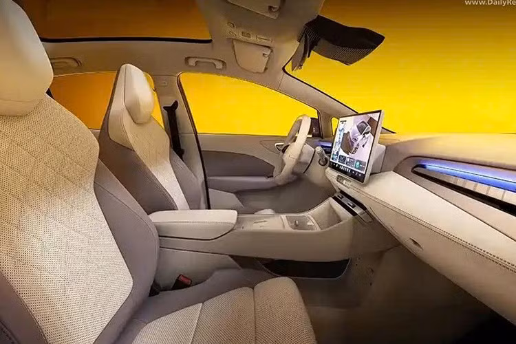 MG4 EV cũng ứng dụng công nghệ tích hợp pin vào thân xe (CTB – Cell-to-Body), giúp hạ thấp sàn xe và tối ưu hóa không gian nội thất.