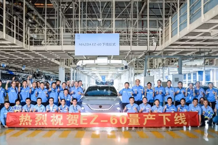Mazda EZ-60 2026 mới là mẫu SUV điện đầu tiên được hãng xe Nhật phát triển thông qua hợp tác chiến lược với đối tác nội địa Trung Quốc, đồng thời là bước tiến quan trọng trong chiến lược điện hóa toàn cầu của thương hiệu Nhật Bản.