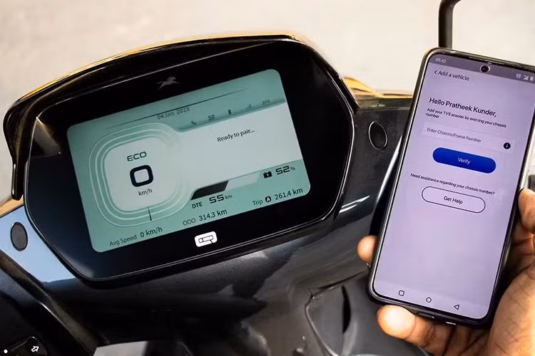 Hiện chưa có thông số kỹ thuật chính thức, nhưng hình ảnh thiết kế cho thấy bánh trước lớn hơn bánh sau (dự đoán bánh trước 14 inch). Kiểu thiết kế này giúp xe giữ được yên thấp, cốp xe rộng và phù hợp với người dùng di chuyển nhiều trong đô thị.