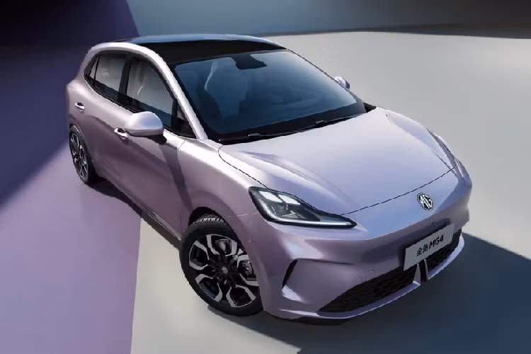 MG4 EV được phát triển trên nền tảng thuần điện E3 do SAIC thiết kế và dự kiến sẽ ra mắt chính thức vào tháng 9 năm nay. MG4 được giới thiệu với bốn phiên bản, giá đặt trước dao động từ 73.800 đến 105.800 NDT (khoảng 10.100–14.400 USD, tương đương 230 - 328 triệu đồng). Tuy nhiên, phiên bản sử dụng pin bản rắn sẽ phải chờ ra mắt sau.