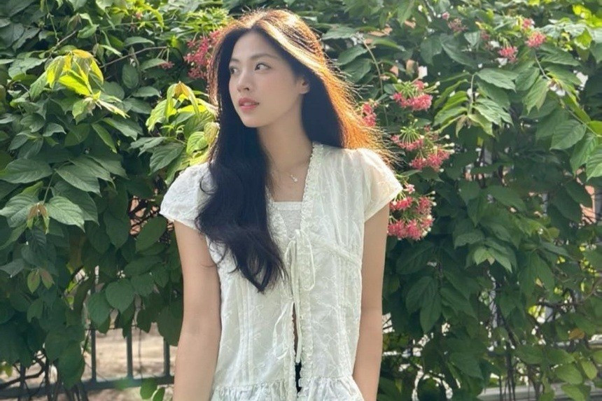 Trước đó, Kim Anh từng gây chú ý khi chinh phục mức xà 1,73 m, qua đó giành huy chương đồng tại Giải vô địch điền kinh U18 châu Á năm 2022.