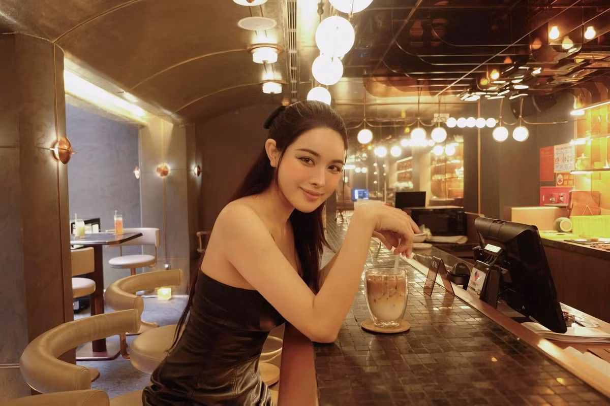 Trên MXH, Bích Hạnh thường khoe lối sống sang chảnh với nhà đẹp, xe sang, tận hưởng cuộc sống đủ đầy bên cạnh những ngày tháng làm việc chăm chỉ.