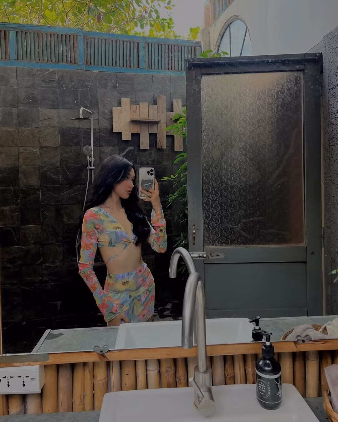 Loạt ảnh bikini lần này một lần nữa khẳng định sức hút của "hot girl Tây Bắc" và khiến cộng đồng mạng không khỏi mong chờ những hình ảnh ấn tượng tiếp theo từ cô.