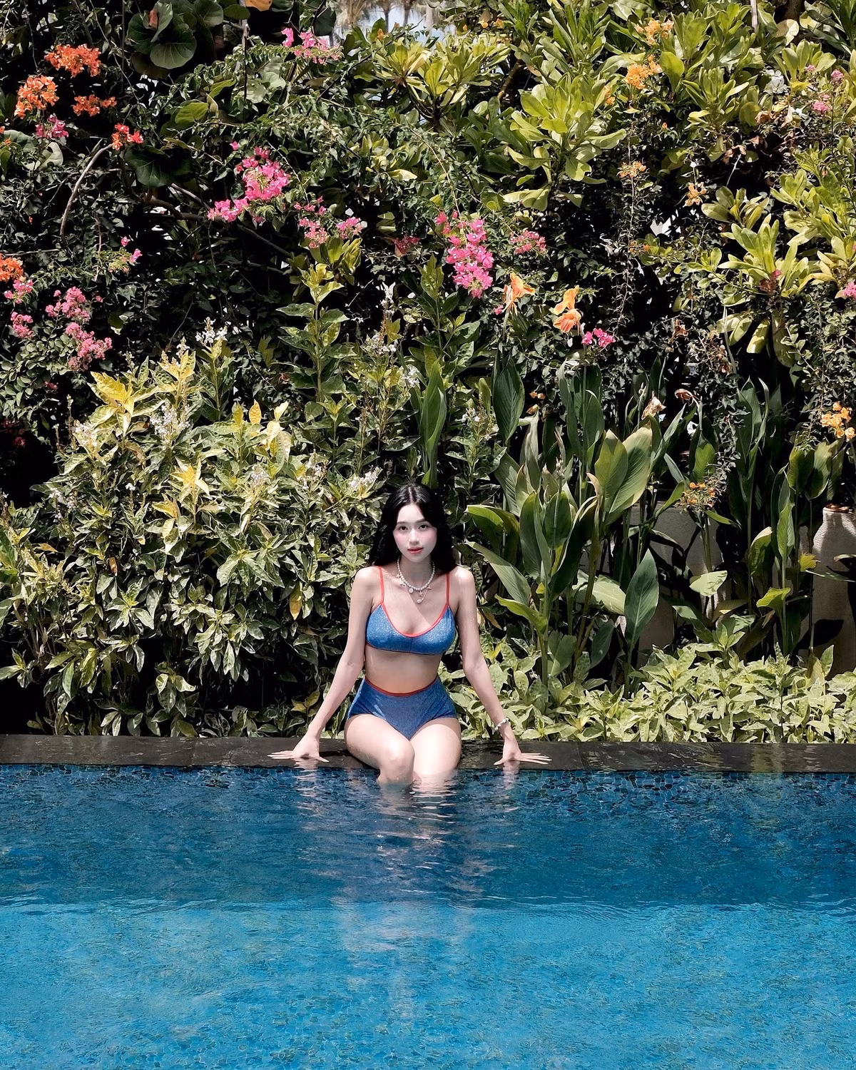 Những bức ảnh không chỉ cho thấy sự trưởng thành trong phong cách cá nhân của Karty Chang mà còn khẳng định sự tự tin của cô trong việc thể hiện vẻ đẹp của bản thân.