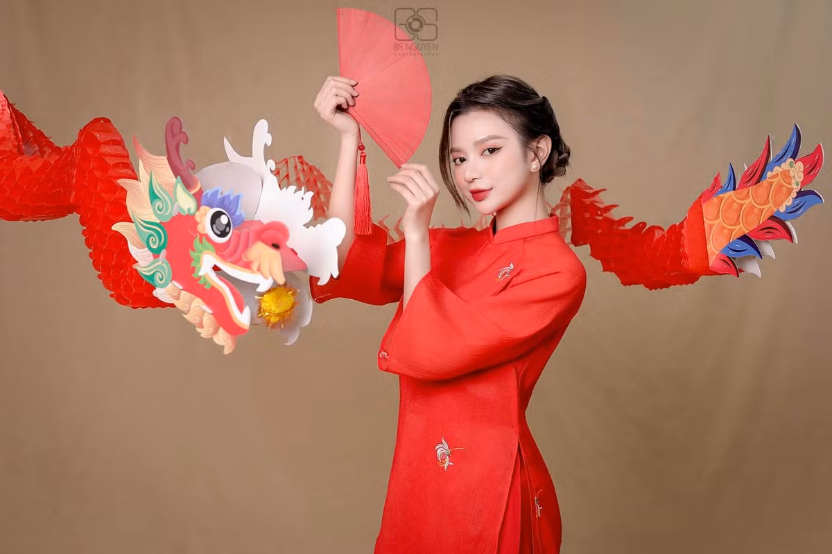 Thay vì tập trung vào các yếu tố gây chú ý như trước đây, Chi chuyển sang xây dựng hình ảnh chuyên nghiệp hơn, tập trung vào việc chia sẻ về cuộc sống, sở thích cá nhân và những câu chuyện tích cực.