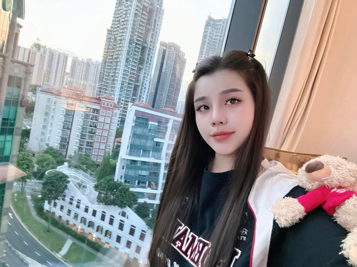 Pha phản pháo cực gắt và dí dỏm khiến dân mạng vừa cười xỉu vừa tiếp tục tò mò: Rốt cuộc, Khánh Linh đang đá xéo ai?