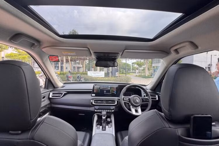 Mitsubishi định vị Destinator là một chiếc SUV thực thụ cho gia đình. Xe sở hữu kích thước dài 4.680 mm, rộng 1.840 mm, cao 1.780 mm và khoảng sáng gầm 244 mm.