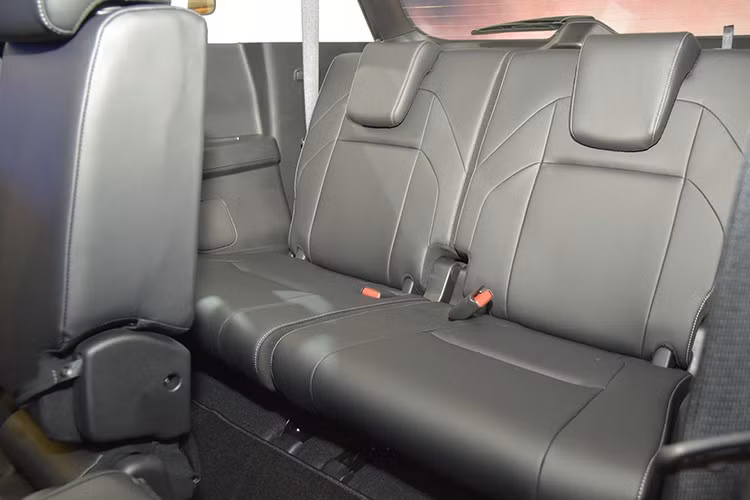 Destinator được trang bị động cơ 1.5L MIVEC Turbo, sản sinh công suất 161 mã lực và mô-men xoắn 250 Nm, đi kèm hộp số CVT. Sử dụng hệ dẫn động cầu trước, nhưng Destinator vẫn kế thừa công nghệ kiểm soát 4 bánh chủ động (All-Wheel Control - AWC) của Mitsubishi.