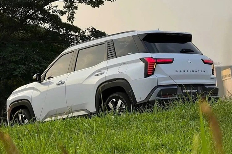 Xe được trang bị gói công nghệ ADAS tiên tiến. Các tính năng nổi bật bao gồm phanh khẩn cấp tự động, ga tự động thích ứng, cảnh báo điểm mù, cảnh báo phương tiện cắt ngang phía sau, hỗ trợ giữ làn và đèn chiếu xa tự động. Bên cạnh đó, xe còn có camera 360 độ, cảm biến lùi và 6 túi khí.