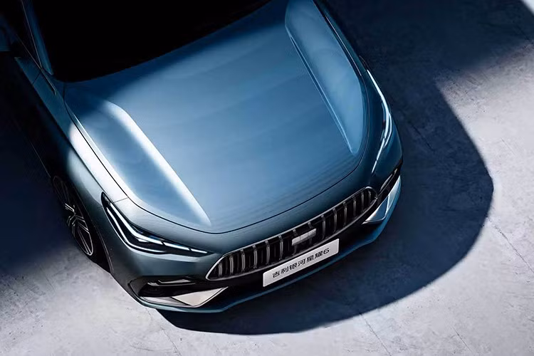 Geely Galaxy Starshine 6 2026 mới có kích thước thân xe lần lượt là 4806/1886/1490mm (dài/rộng/cao), chiều dài cơ sở 2756mm. Trọng lượng không tải lần lượt là 1.505kg và 1.580kg.