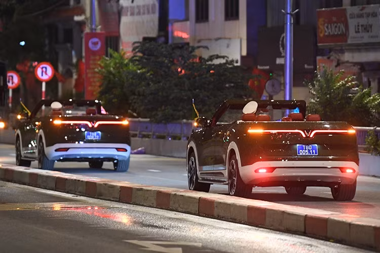 Sự hiện diện của VinFast tại lễ kỷ niệm 80 năm Quốc khánh 2/9 là một trong những một biểu tượng mạnh mẽ của Việt Nam hiện đại và phát triển, khẳng định năng lực làm chủ sản phẩm công nghiệp công nghệ cao và trí tuệ Việt trong kỷ nguyên mới.