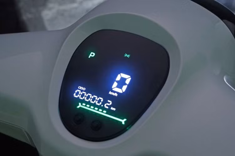 Được tối ưu hóa cho việc di chuyển trong thành phố và các chuyến đi ngắn, QJMotor E-LTR có chiều cao yên xe ở mức 760 mm, phù hợp với thể trạng của người sử dụng tại các thị trường châu Á.