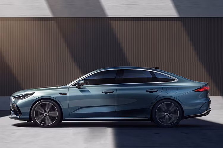 Dự đoán, mức giá xe Geely Galaxy Starshine 6 sẽ rẻ hơn so với "đàn amnh" Starshine 8 được công bố hồi tháng 4, với mức giá dao động từ 81.800 đến 117.800 nhân dân tệ (301,2 - 433,8 triệu đồng).