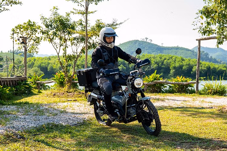 Theo Honda Việt Nam CT125 mới sở hữu khung bảo vệ gầm chắc chắn và bộ lốp gai địa hình giúp xe thích ứng tốt với nhiều điều kiện đường sá. Nhờ đó, xe có khả năng leo dốc 19 độ với tải trọng 20 kg phía sau.