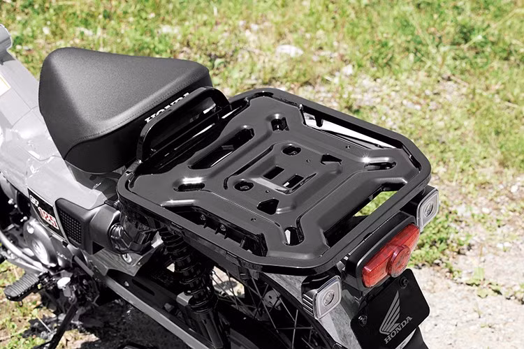 Hãng xe Nhật Bản trang bị cho Honda CT125 một giá chở hàng phía sau với các kích thước dài x rộng lần lượt 409 x 477 mm, cung cấp khả năng chuyên chở tốt nhờ kết hợp 4 móc treo.