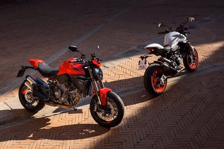 Sau một thời gian chờ đợi, sau cùng là hãng xe Ý Ducati đã sẵn sàng ra mắt phiên bản mới nhất của một trong những chiếc naked-bike lừng danh nhất hiện nay, dòng xe môtô Monster khét tiếng. Monster thế hệ thứ năm có rất nhiều nâng cấp so với những phiên bản trước.