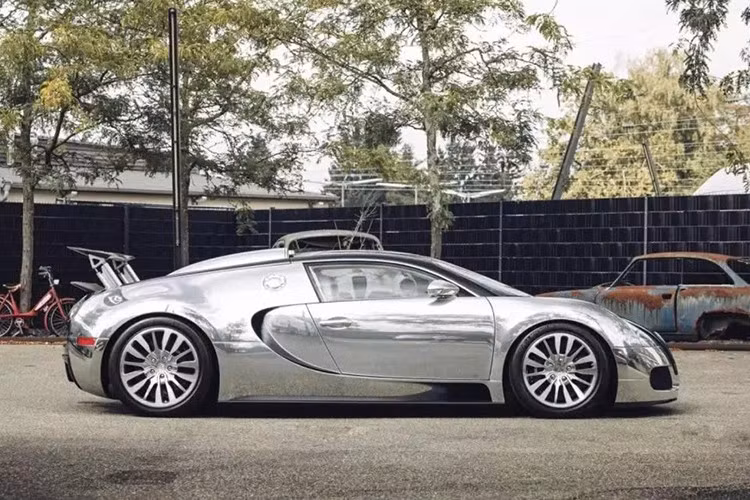 Việc bán đấu giá này không chỉ nhấn mạnh tính quý hiếm vô cùng của chiếc xe đặc biệt này mà còn thể hiện sự tôn kính mà các nhà sưu tập dành cho một trong những biểu tượng nổi bật nhất của triết lý thiết kế hiện đại Bugatti, cũng như chiếc xe từng là ông hoàng tốc độ của thế giới.