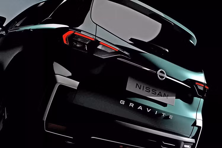 Những bức ảnh mới nhất cho thấy phần trước và sau của Gravite, xác nhận chiếc xe phiên bản mang thương hiệu Nissan của Renault Triber . Tuy nhiên, Nissan đã thực hiện một vài điều chỉnh về kiểu dáng để tạo sự khác biệt cho phiên bản của mình.