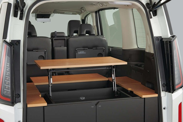 Tại Nhật Bản, Nissan Serena 2026 được cung cấp hai tùy chọn động cơ. Đầu tiên là động cơ xăng MR20DD 4 xi-lanh, hút khí tự nhiên, dung tích 2.0L tương tự phiên bản cũ, tạo ra công suất tối đa 150 mã lực và mô-men xoắn cực đại 200 Nm.