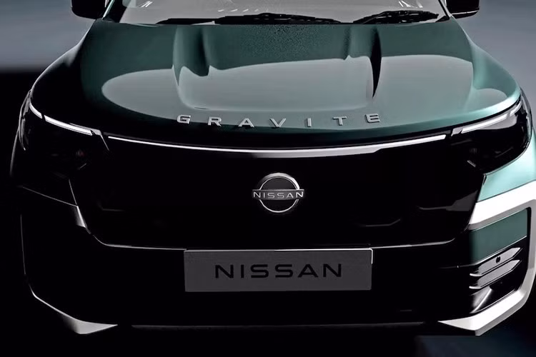 Mẫu xe minivan này ban đầu được công bố vào tháng 7/2024, và cũng từng được Nissan hé lộ vào tháng 3/2025. Tuy nhiên, đây là lần đầu tiên Nissan tiết lộ tên gọi của nó, cùng với các hình ảnh teaser bổ sung.