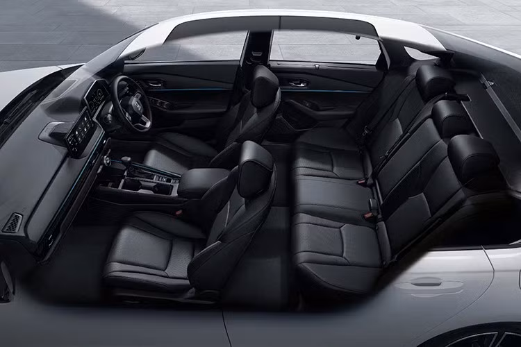 Gói hỗ trợ an toàn Honda SENSING được trang bị tiêu chuẩn, bao gồm loạt tính năng như phanh khẩn cấp tự động, hỗ trợ giữ làn, kiểm soát hành trình thích ứng, đèn pha tự động và cảnh báo va chạm phía trước.