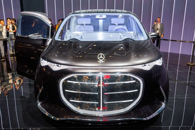 Mercedes-Benz khẳng định các dòng van sử dụng động cơ đốt trong vẫn sẽ tiếp tục được phân phối song song, nhưng sẽ phát triển trên nền tảng riêng, tách biệt hoàn toàn với VAN.EA. Dự kiến, toàn bộ thông số kỹ thuật của VLE sẽ được Mercedes-Benz công bố vào tháng 3 tới.