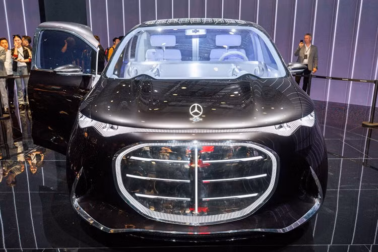 Mercedes-Benz khẳng định các dòng van sử dụng động cơ đốt trong vẫn sẽ tiếp tục được phân phối song song, nhưng sẽ phát triển trên nền tảng riêng, tách biệt hoàn toàn với VAN.EA. Dự kiến, toàn bộ thông số kỹ thuật của VLE sẽ được Mercedes-Benz công bố vào tháng 3 tới.