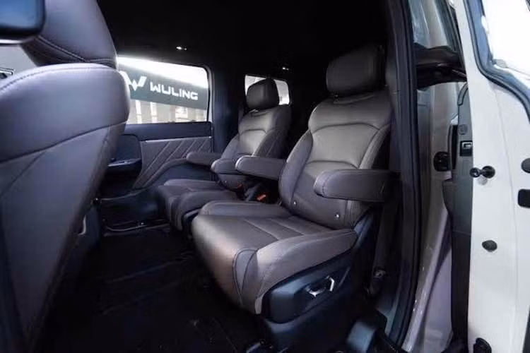 Hiện Wuling chưa công bố chi tiết cấu hình động cơ và dung lượng pin dành cho thị trường Việt Nam. Tham khảo tại thị trường Indonesia, Darion EV được trang bị mô-tơ điện công suất 204 mã lực, cùng mô-men xoắn cực đại 310 Nm. Xe sở hữu bộ pin Magic Battery Pro dung lượng 60,6 kWh.