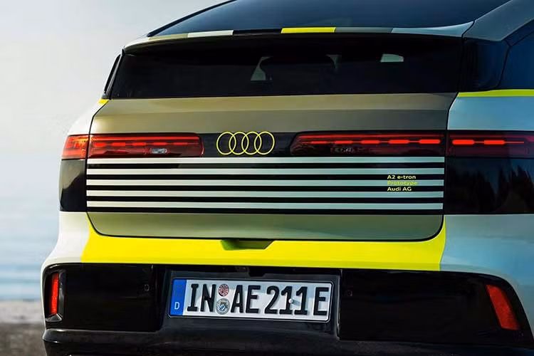 Audi đang định hướng A2 e-tron trở thành một trong những mẫu xe tiết kiệm năng lượng nhất của hãng. Theo các số liệu sơ bộ dựa trên tiêu chuẩn WLTP, mức tiêu thụ điện năng của xe chỉ khoảng 12,8 kWh/100 km khi được trang bị gói tối ưu hiệu suất cùng mô-tơ điện có công suất danh định 190 mã lực.