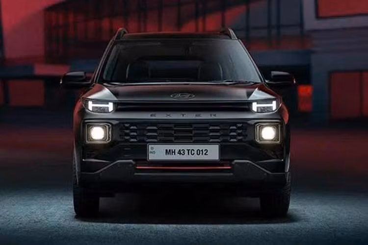 Với mức giá từ khoảng 222 triệu đồng, Hyundai Exter Knight Edition được định vị ở nhóm SUV đô thị giá rẻ tại Ấn Độ. Mức giá này không chỉ thấp hơn đáng kể so với nhiều mẫu xe phổ thông như Hyundai Grand i10 hay Kia Morning mà còn giúp mẫu SUV 5 chỗ trở thành lựa chọn đáng chú ý đối với khách hàng muốn tìm một phương tiện cá tính, đa dụng trong tầm giá dễ tiếp cận.