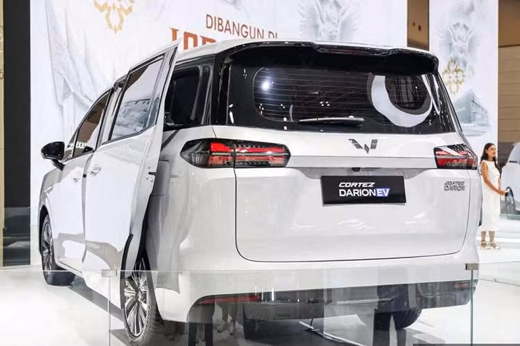 Bức tranh kinh doanh của Wuling tại Việt Nam trong thời gian qua vẫn đang là một gam màu trầm buồn. Dù là người mở đường mang ô tô điện cỡ nhỏ vào thị trường, mẫu xe tiên phong MiniEV đã nhanh chóng đánh mất vị thế khi VinFast VF3 xuất hiện. Kịch bản tương tự cũng lặp lại với dòng xe Bingo và gần đây nhất là mẫu xe đa dụng Grango.