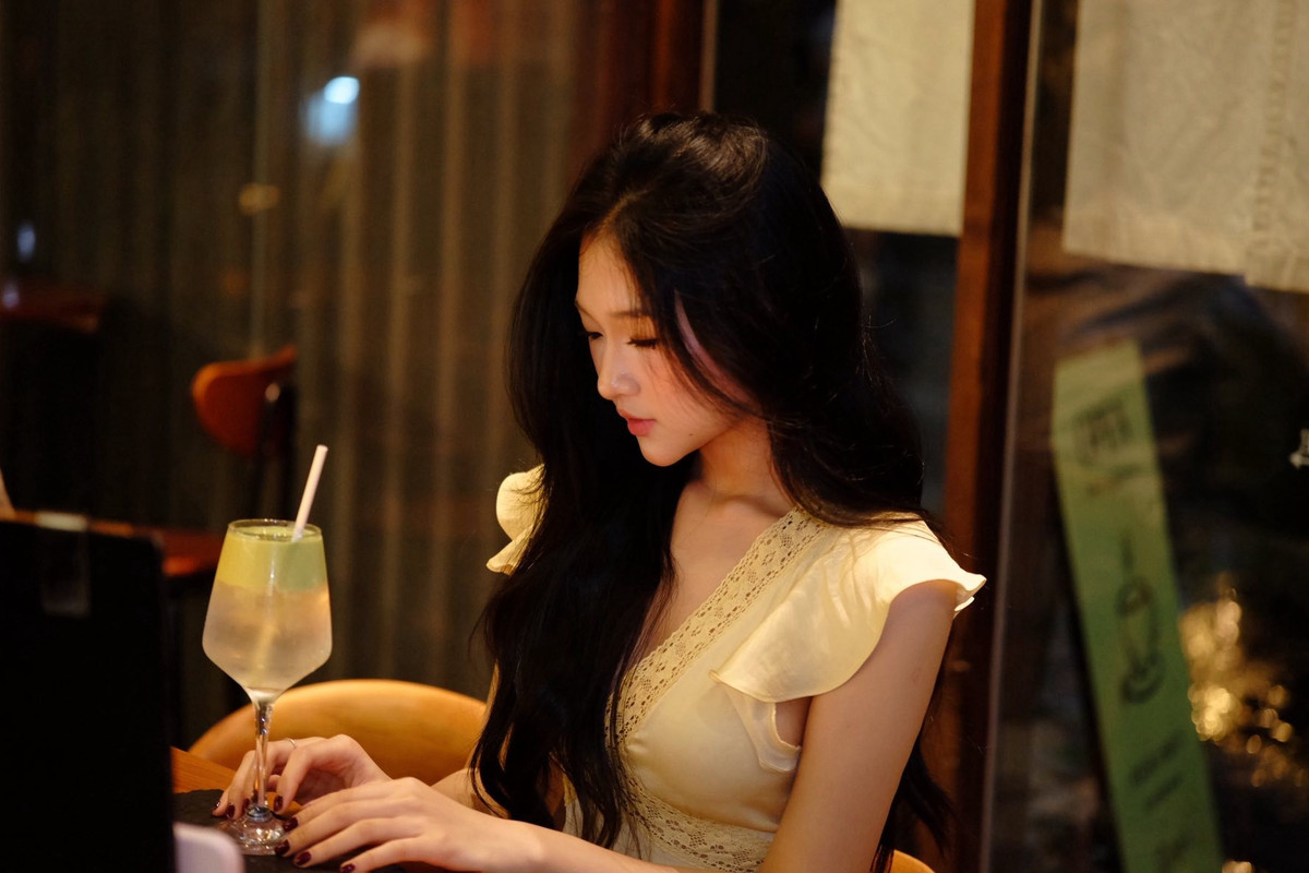 Nguyễn Ngọc Thiên Thanh - bạn gái Trần Trung Kiên là hotgirl sở hữu visual nổi bật, làn da trắng, gương mặt xinh xắn cùng vóc dáng quyến rũ.